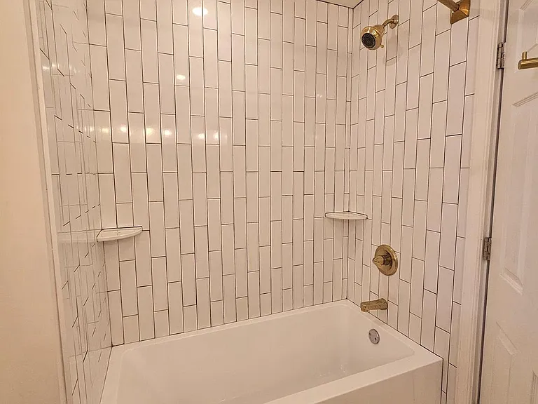 150 E Pleasant St — Photo 16