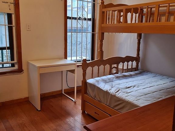 3rd image of 120 Elizabeth St #2
