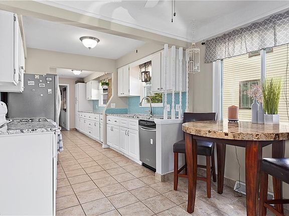 2nd image of 24276 Hedgewood Ave