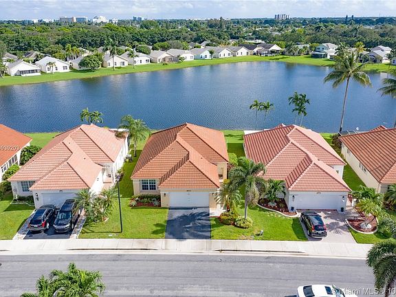 3rd image of 8925 Lake Park Cir S