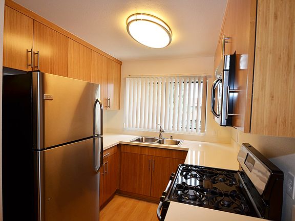 4th image of 9730 Zelzah Ave APT 209