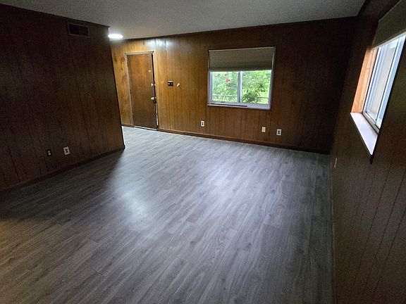 4th image of 506 Lakeside St APT 5