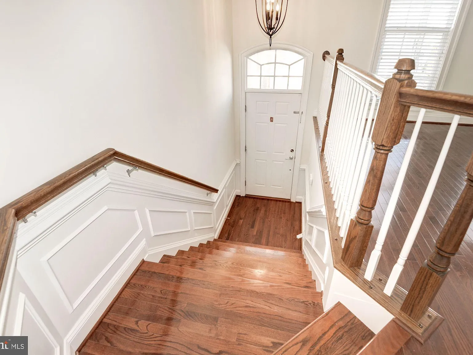 3 bed, 3.5 bath, 2664 sqft, $3,450 — Photo 2