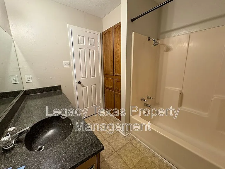1401 Courtney Pl #C — Photo 14