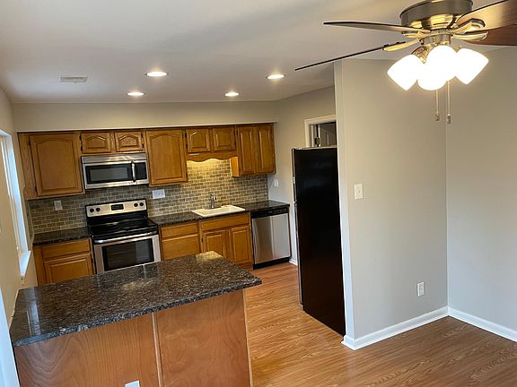 3rd image of 15 Donovan Ct