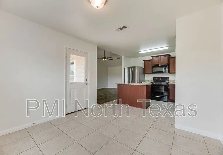 1911 Pilot Point Way — Photo 8