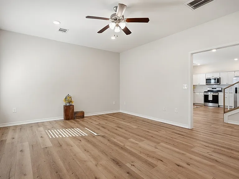 124 Lavaca Cir — Photo 7