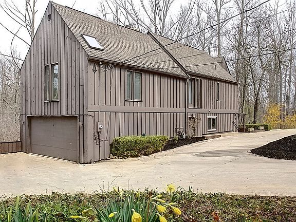 2nd image of 85 Farwood Dr