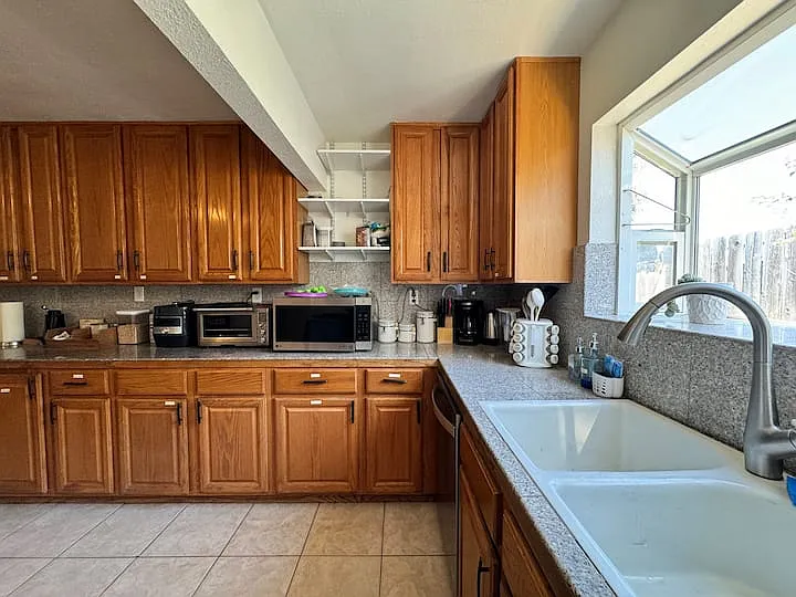 1724 Luxton St — Photo 24