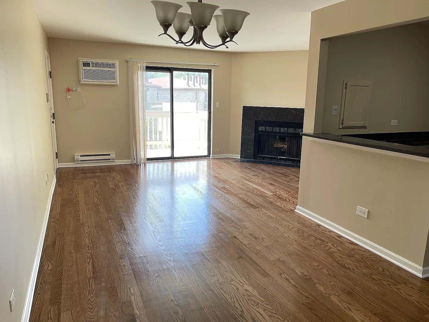 442 E Osage Ln — Photo 3