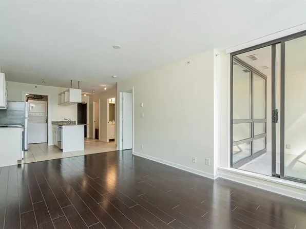 933 Hornby St #809, Vancouver, BC V6Z 3G4