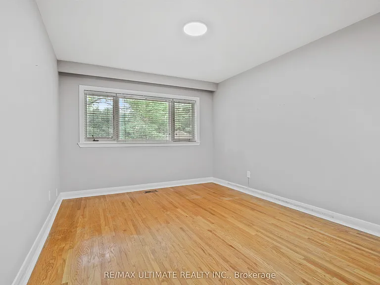 121 Elvaston Dr — Photo 15