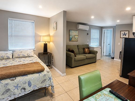 4th image of 125 119th Ave #4