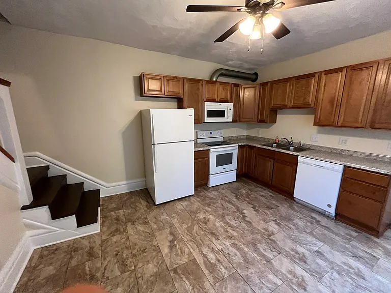 149 N Guilford Ave — Photo 21