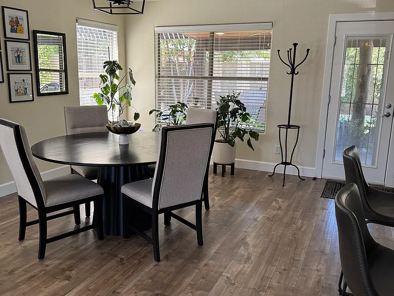 1635 E Oakland St — Photo 8