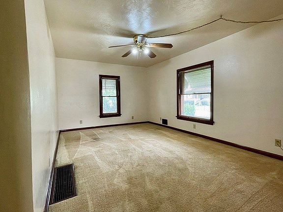 5th image of 138 W 12th St