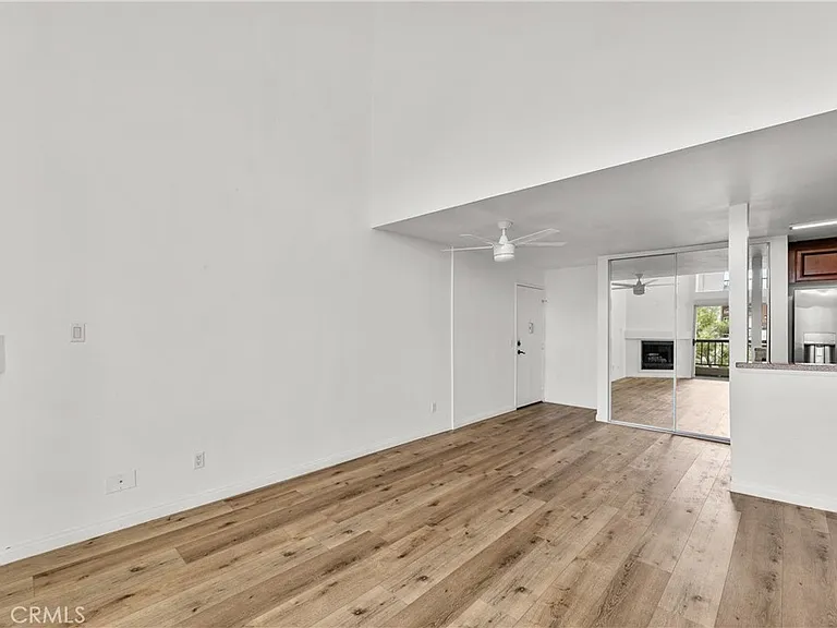 5500 Owensmouth Ave #317 — Photo 7