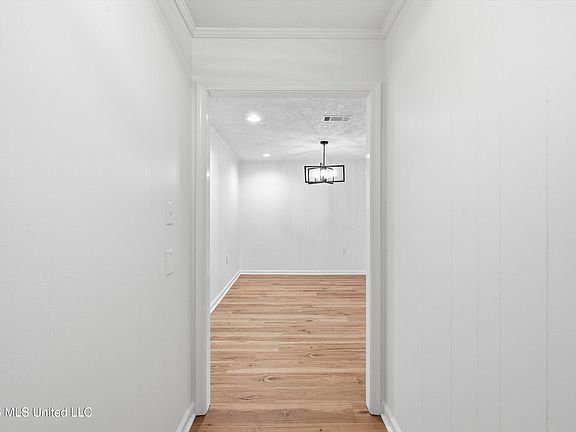 5th image of 317 Martin Rd