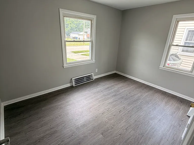 4655 Niagara St — Photo 8