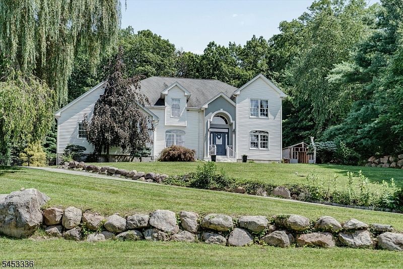 1st image of 10 Skyler Ct