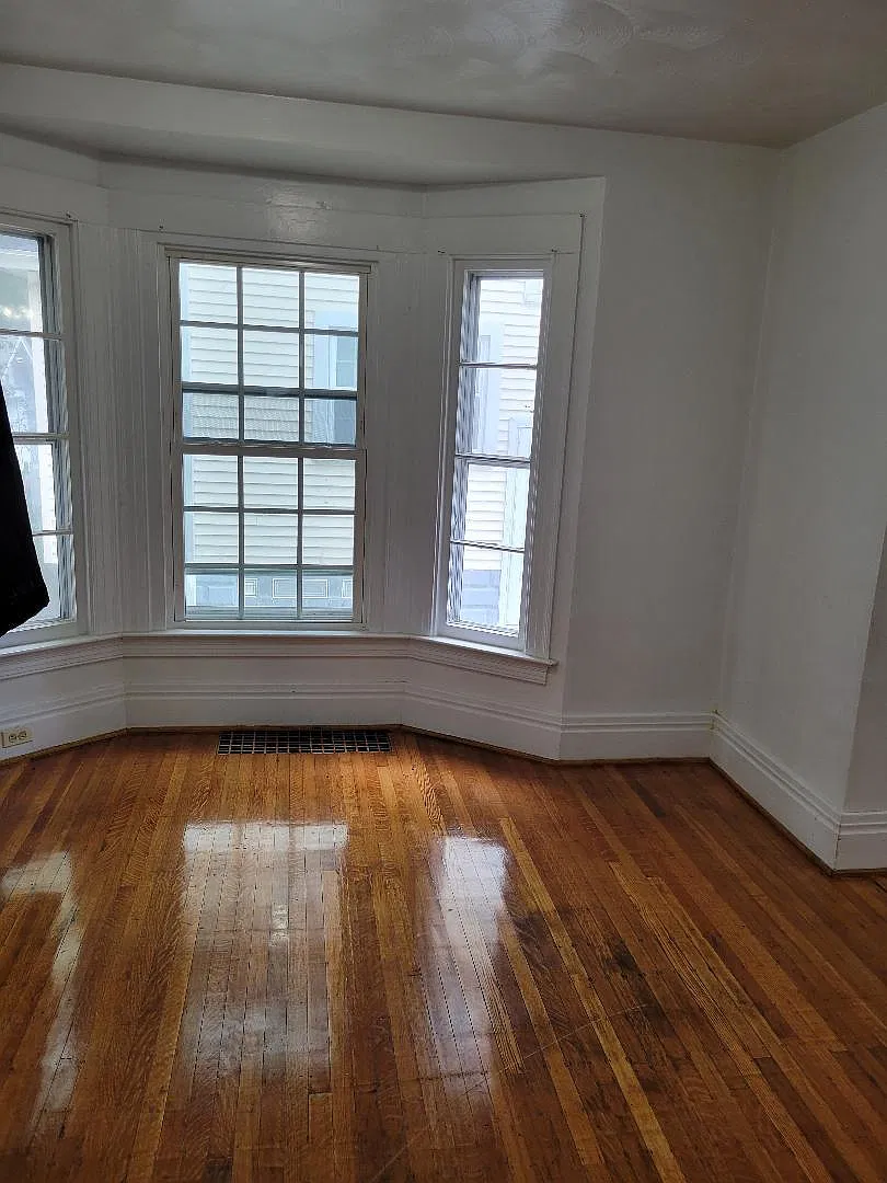 3 bed, 1.5 bath, 1324 sqft, $1,600 — Photo 4