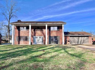 712 Maple Ln, Newburgh, IN