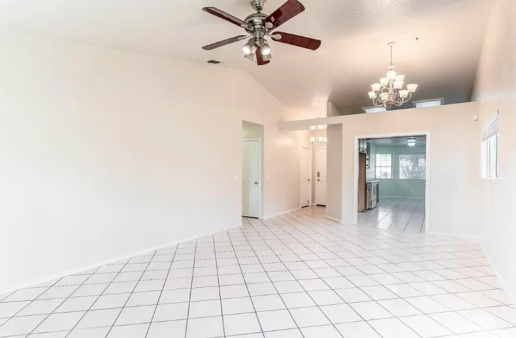 1304 Tyler Ct — Photo 8
