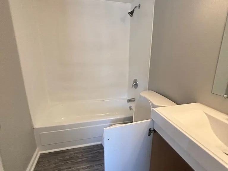 Blakely Place Apartments — Photo 34
