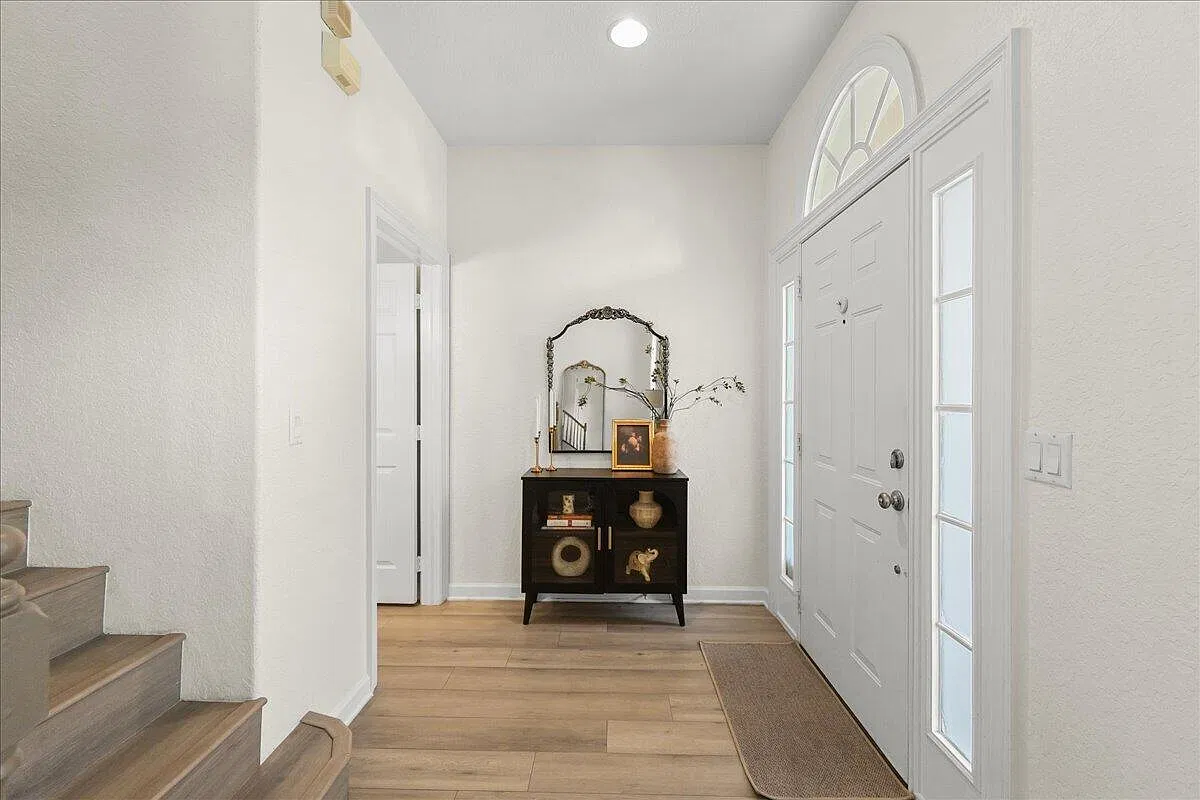 3 bed, 2.5 bath, 1728 sqft, $7,250 — Photo 4