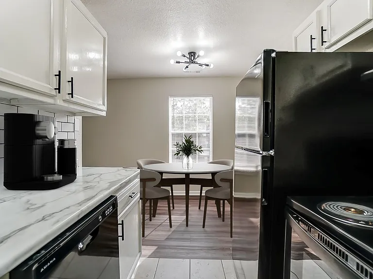 Coral Club Apartments — Photo 14