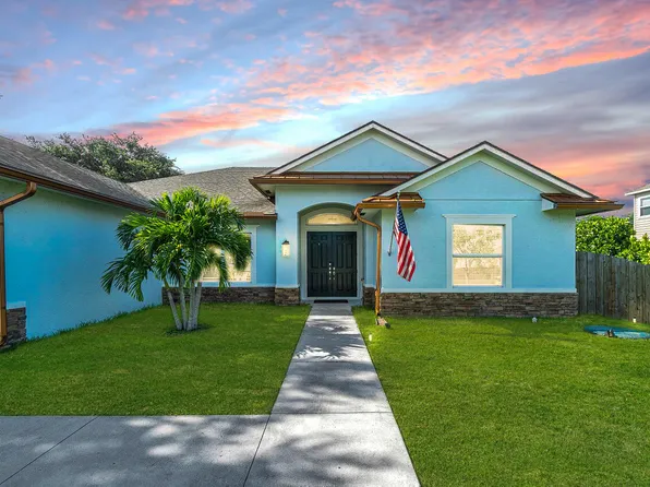 909 SW Kappa Avenue, Port St Lucie, FL 34953