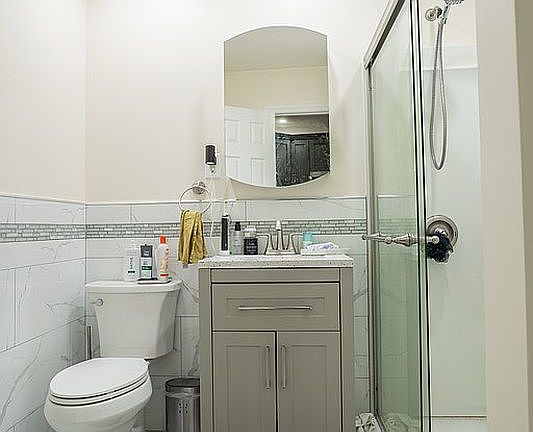 4th image of 228 Pacific St #1