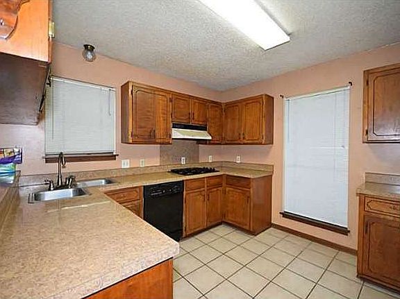 5th image of 776 Arrowhead Dr