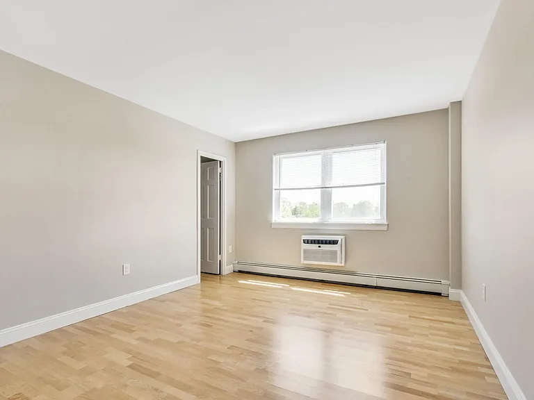 Heritage House Apartments — Photo 43