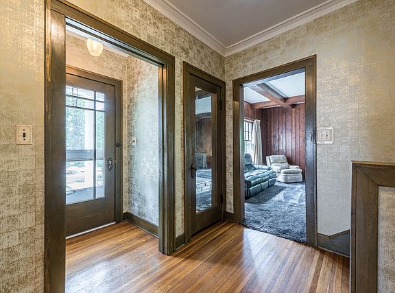 4th image of 517 W Park Ave