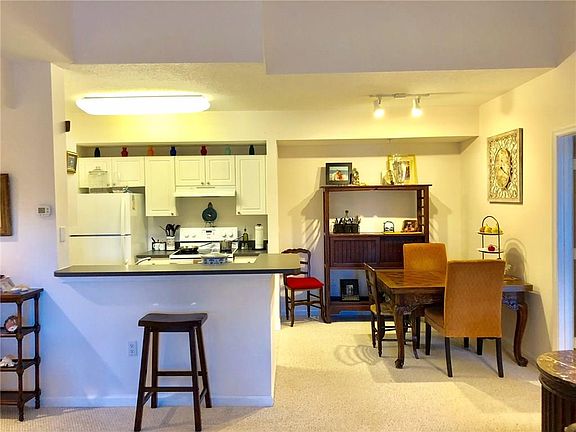 3rd image of 5090 Fairways Cir Unit 304