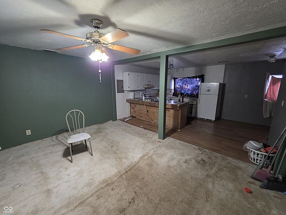 4th image of 233 W Main St