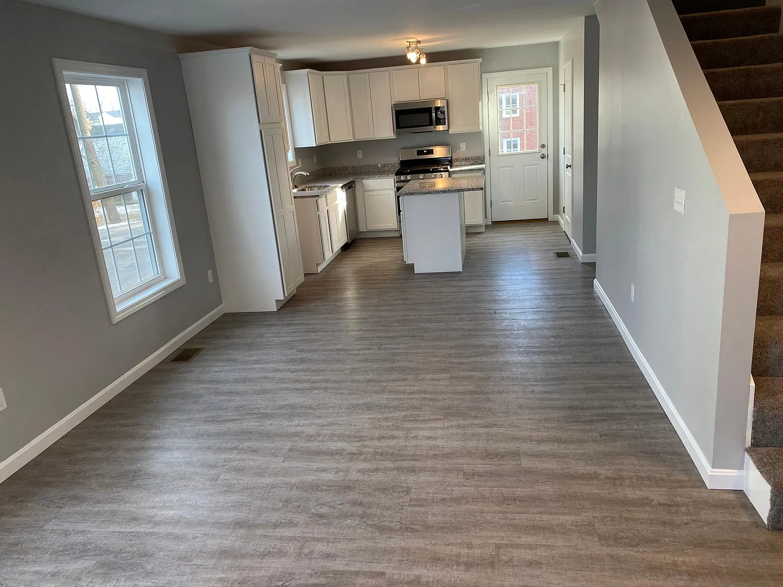 3 bed, 1.5 bath, 1030 sqft, $2,150 — Photo 3