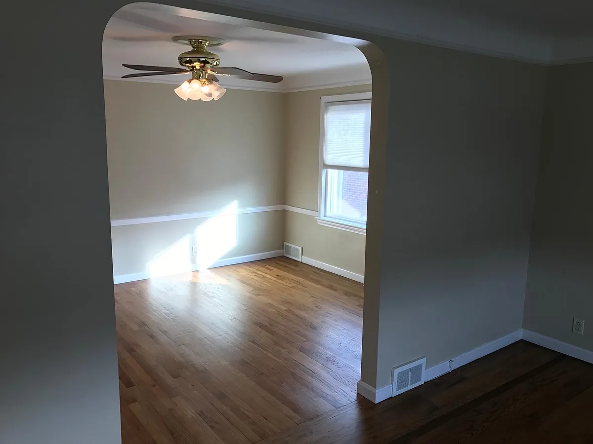 Dining room seen from living - 14221 Cedar Rd