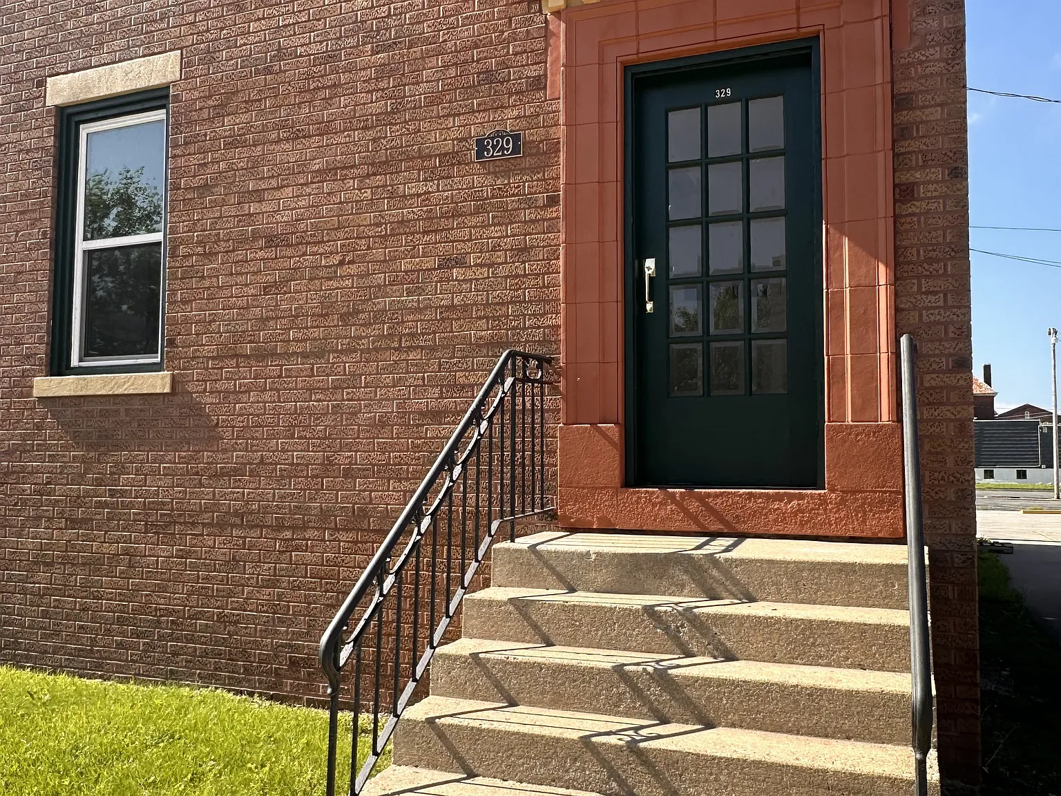 329 E Broadway - 2 — Photo 1