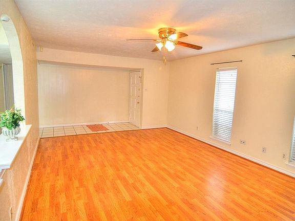 3rd image of 3935 Branch Hollow Dr