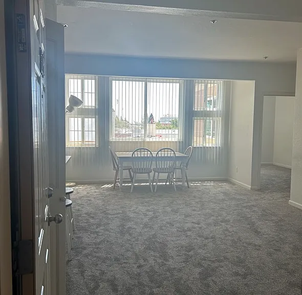 Living Room/Dining Area