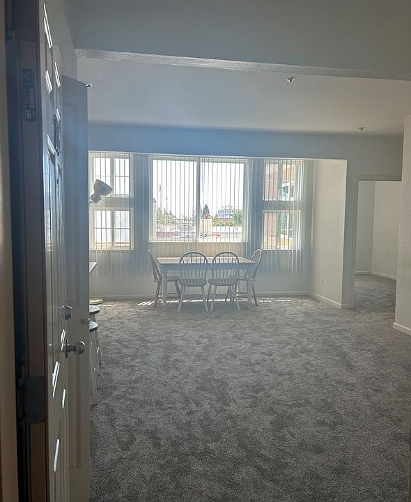 Living Room/Dining Area