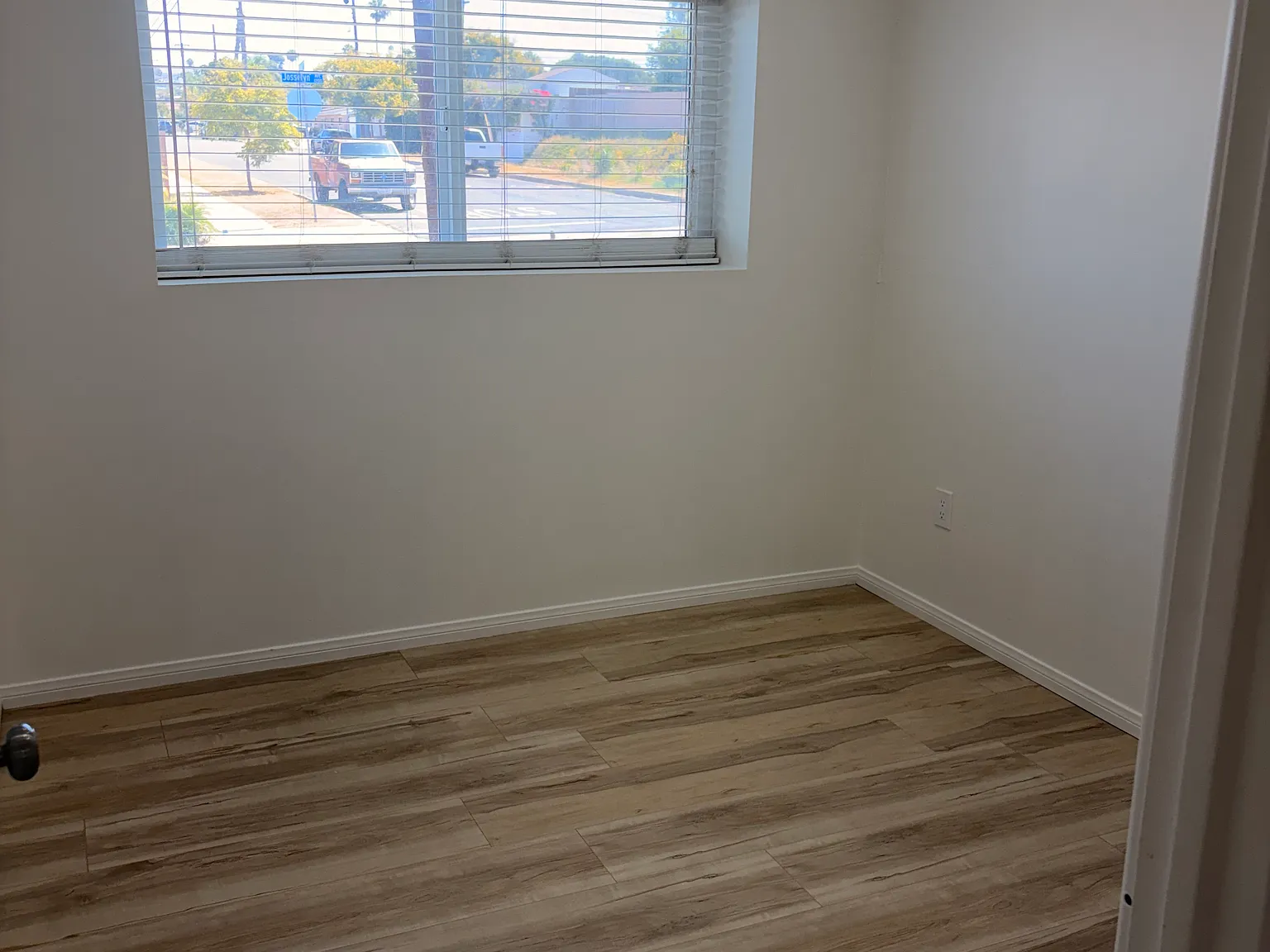 3 bed, 1.5 bath, 1040 sqft, $3,500 — Photo 4