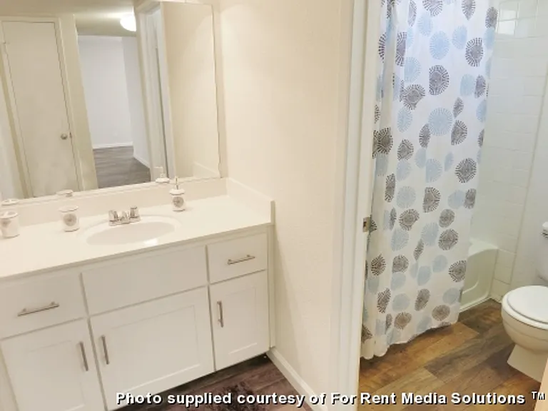 Cirby Oaks Apartment Homes — Photo 7