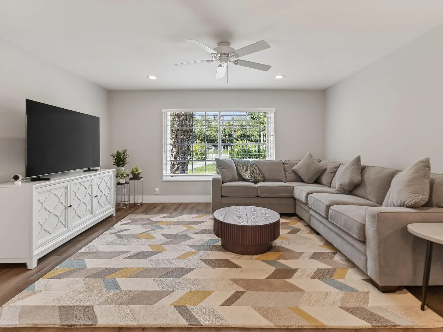 2 bed, 2.0 bath, 1130 sqft, $3,500 — Photo 2