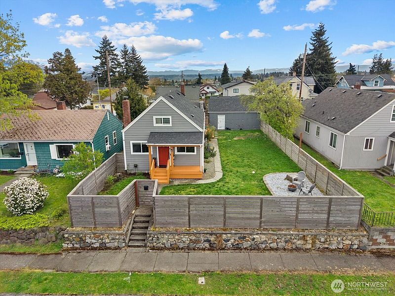 3rd image of 3571 E K Street