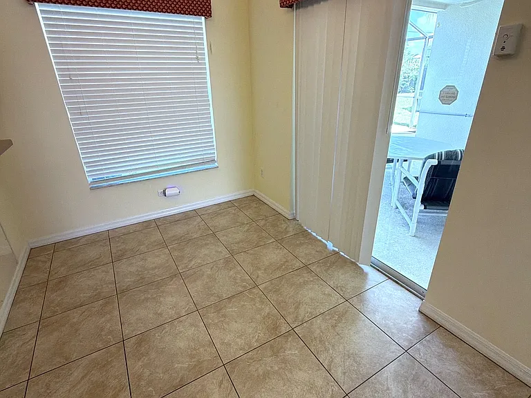 217 Robin Rd — Photo 8