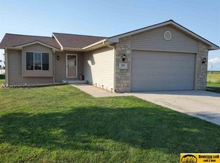 908 Sunridge Ct, Beatrice, NE 68310