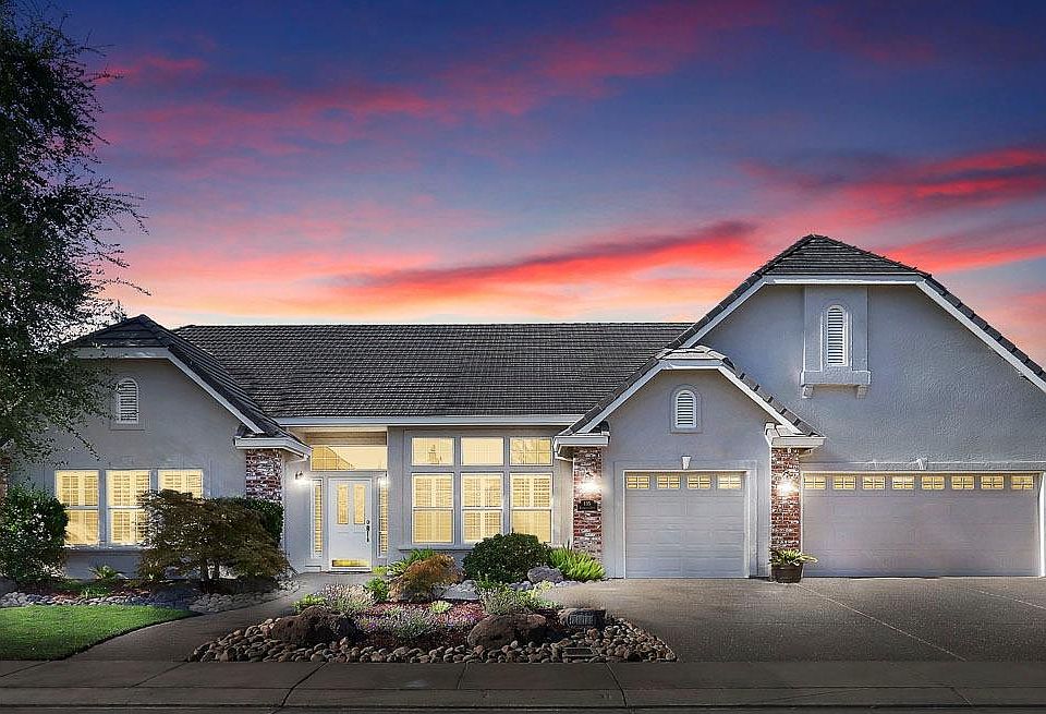 1st image of 135 W Riverwood Dr